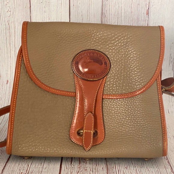 Dooney & Bourke Handbags - Vintage Dooney & Bourke AWL Essex Cross Body Purse